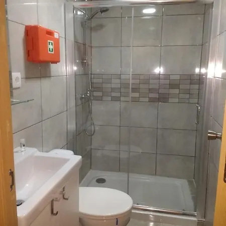 & - Dp אכסניה שטובל