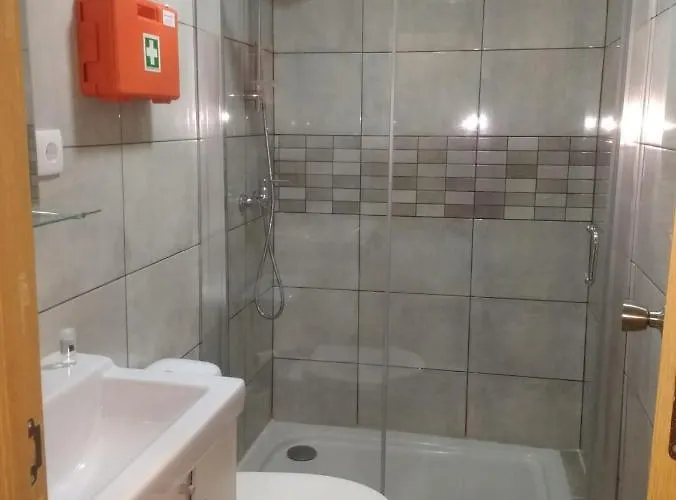 & - Dp Hostel Setúbal