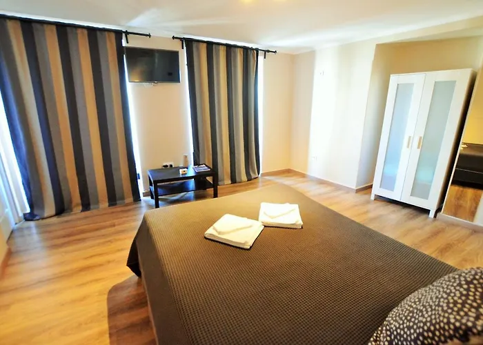 & - Dp Hostel Setúbal